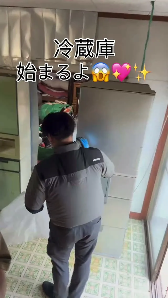 一見普通の冷蔵庫ですが、作業開始前まで長い間電源が切られてお...